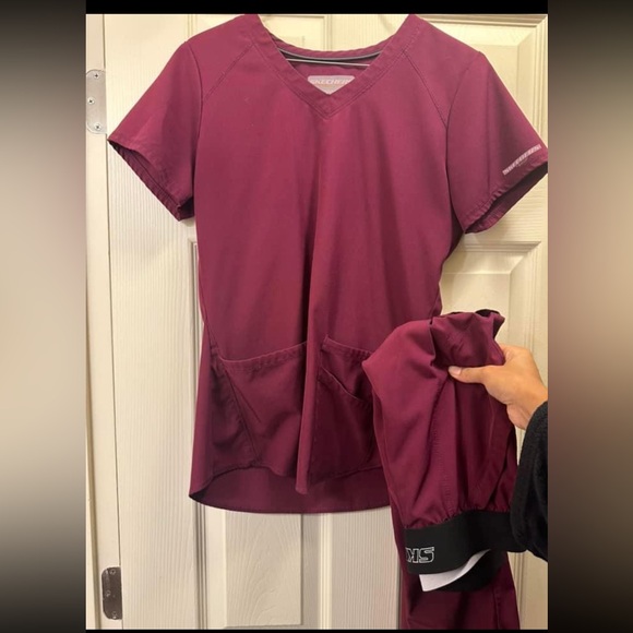 sketchers scrub set! - Picture 1 of 1